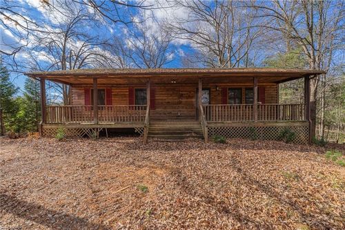 3089 Pipers Gap Rd, Mount Airy, NC, 27030-7590 | Card Image