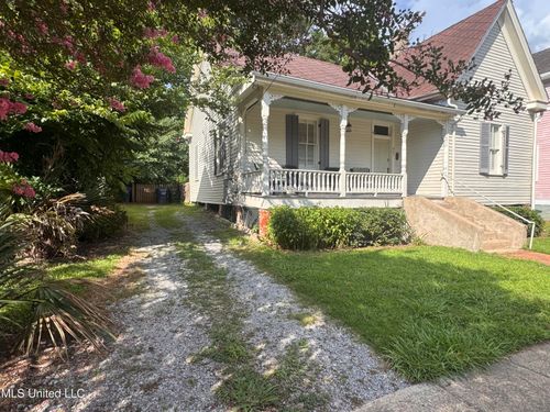 807 Washington St, Natchez, MS, 39120-3565 | Card Image