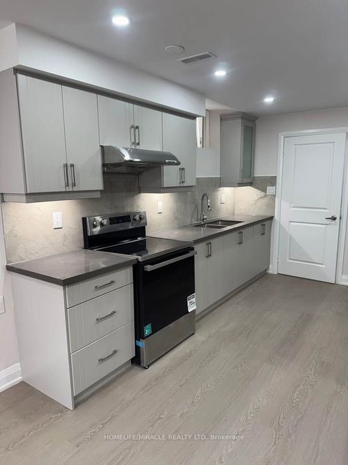 10 Bermondsey Way, Brampton, ON, L6Y6K4 | Card Image