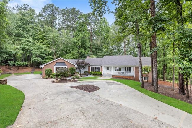 630 Buttercup Trce, House other with 7 bedrooms, 5 bathrooms and null parking in Alpharetta GA | Image 12