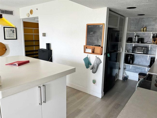 UNIT-405 - 470 3 Rd St S, Condo with 2 bedrooms, 2 bathrooms and null parking in SAINT PETERSBURG FL | Image 18