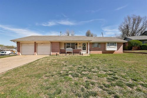 217 Del Mar Dr, Yukon, OK, 73099-2015 | Card Image