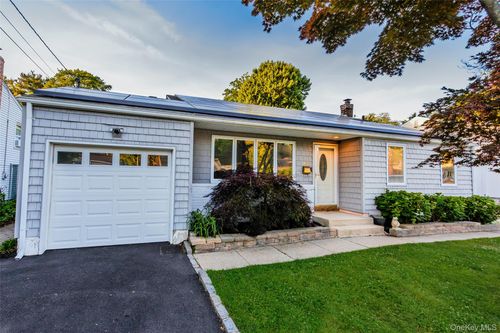 21 Via Continental, Huntingtn Sta, NY, 11746-4337 | Card Image