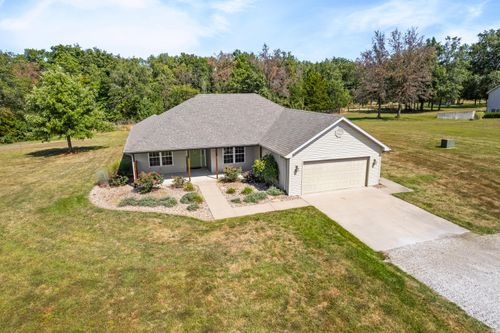 9575 E Shelly Ln, CENTRALIA, MO, 65240-4314 | Card Image