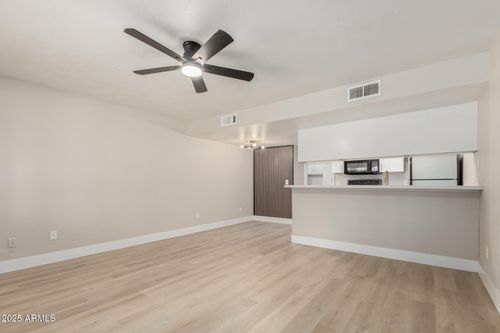 12b-8838 N 8th St, Phoenix, AZ, 85020-3091 | Card Image