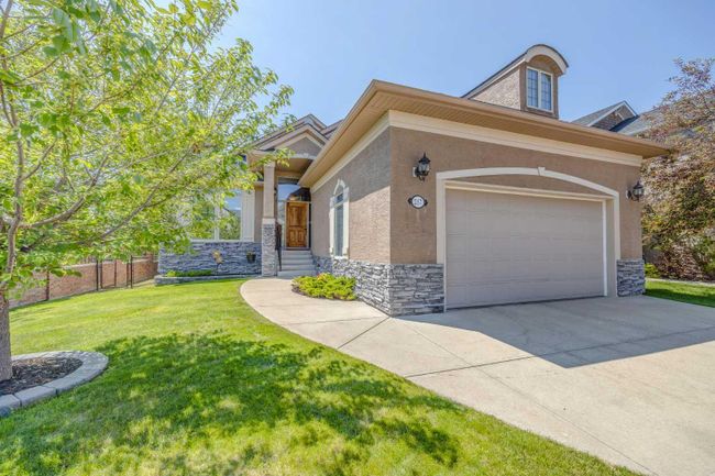 257 Discovery Ridge Way Sw, Home with 4 bedrooms, 2 bathrooms and 4 parking in Calgary AB | Image 4