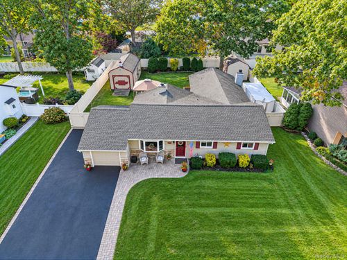 116 Avenue B, Holbrook, NY, 11741-1456 | Card Image