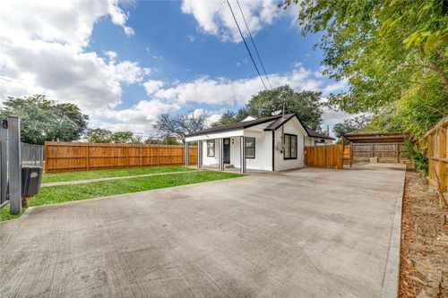 9201 Klondike St, Houston, TX, 77075-1637 | Card Image