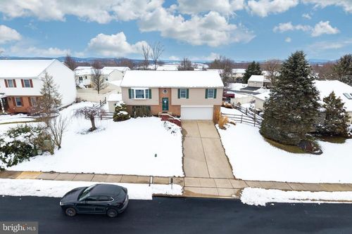 821 Colonial Dr, Birdsboro, PA, 19508-2237 | Card Image
