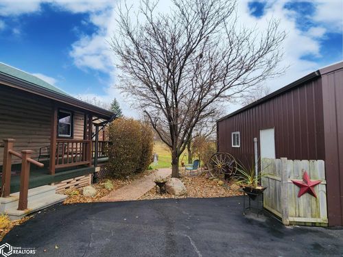 21450 490th St, Chariton, IA, 50049-8528 | Card Image