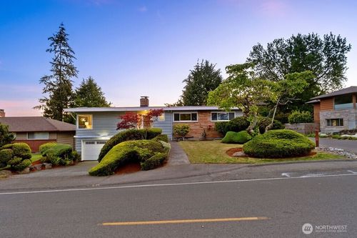 10851 Marine View Dr Sw, Seattle, WA, 98146-1616 | Card Image