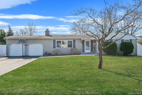 28 Shirley St, Bohemia, NY, 11716-1716 | Card Image