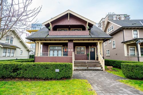 406 8th St, New Westminster, BC, V3M0K1 | Card Image