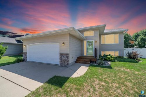 7405 W 51st St Street, Sioux Falls, SD, 57106 | Card Image