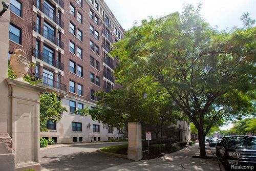 d302-2900 E Jefferson Ave, Detroit, MI, 48207-5087 | Card Image