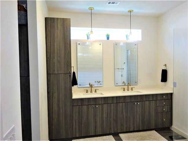 Full bathroom with double vanity | Image 16