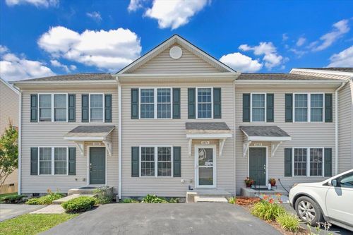 6674 Village Green Dr, Roanoke, VA, 24019-5009 | Card Image