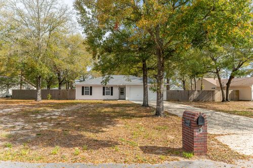223 Runnymeade Dr, Crestview, FL, 32539-4921 | Card Image
