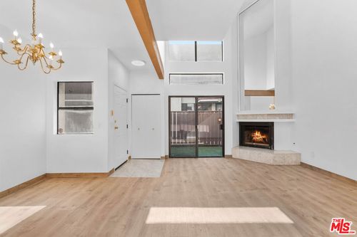 unit-6-6323 Reseda Blvd, Tarzana, CA, 91335-6956 | Card Image