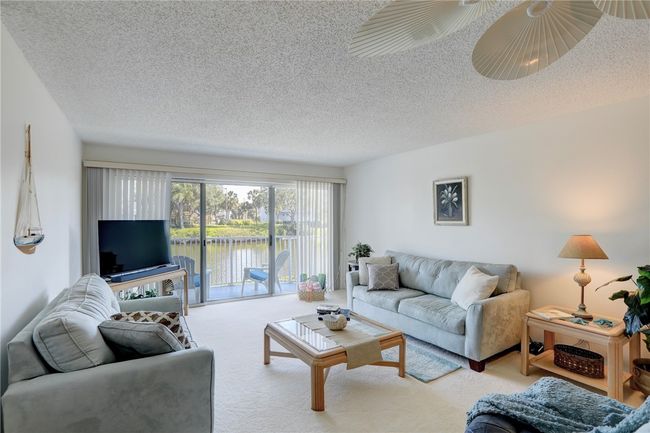 6110 - 6110 River Run Dr, House attached with 2 bedrooms, 2 bathrooms and null parking in Sebastian FL | Image 6