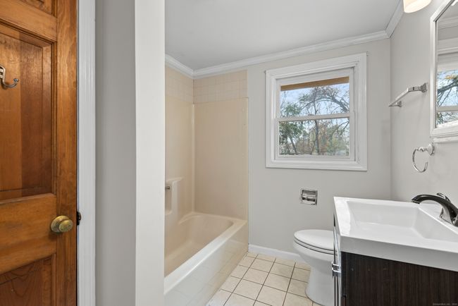934 Matianuck Ave, House other with 3 bedrooms, 1 bathrooms and 4 parking in Windsor CT | Image 6
