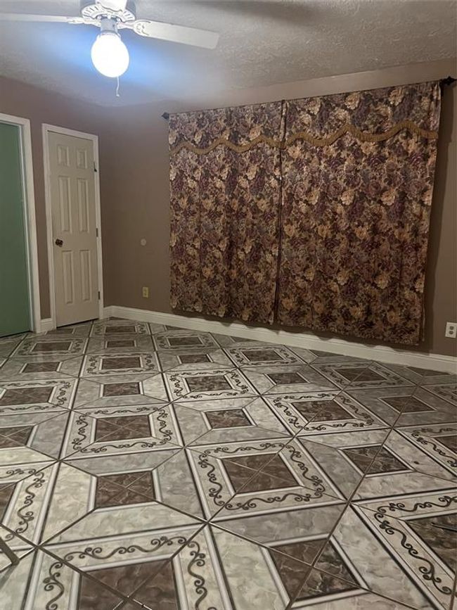 11226 Langdon Ln, House other with 3 bedrooms, 2 bathrooms and 2 parking in Houston TX | Image 6