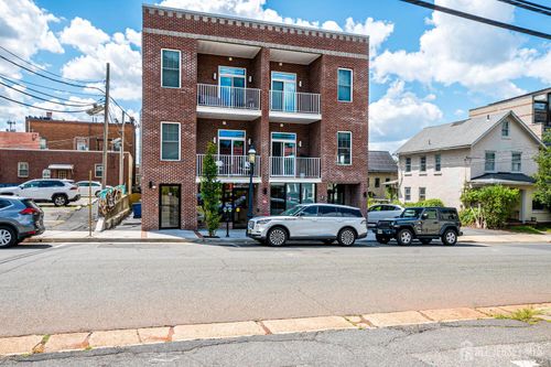 apt-204-21 Station Pl, Metuchen, NJ, 08840-2075 | Card Image