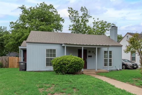 912 Clairemont Ave, Fort Worth, TX, 76103-3915 | Card Image