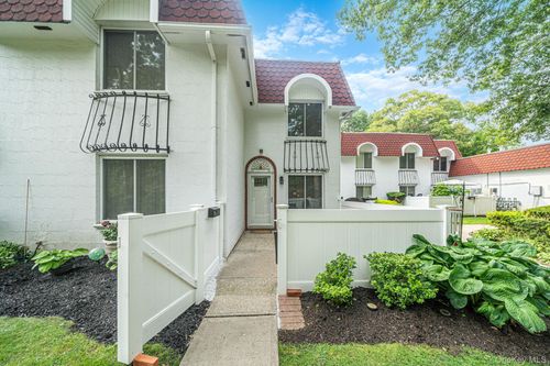 401 Birchwood Rd, Medford, NY, 11763-1232 | Card Image