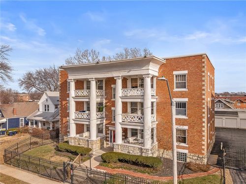 apt-2n-4227 Oak St, Kansas City, MO, 64111-1641 | Card Image