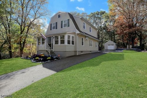 172 Yawpo Ave, Oakland, NJ, 07436-3220 | Card Image