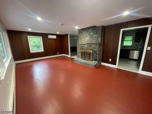 16 Andrea Dr, Vernon, NJ, 07462-3402 | Card Image