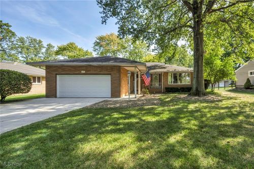 21 Middleton Dr, Painesville, OH, 44077-1613 | Card Image