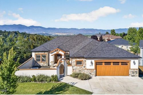 670 Forest Ridge Dr, Medford, OR, 97504-8085 | Card Image
