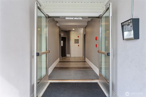 unit-203-2840 Sw Raymond St, Seattle, WA, 98126-2992 | Card Image