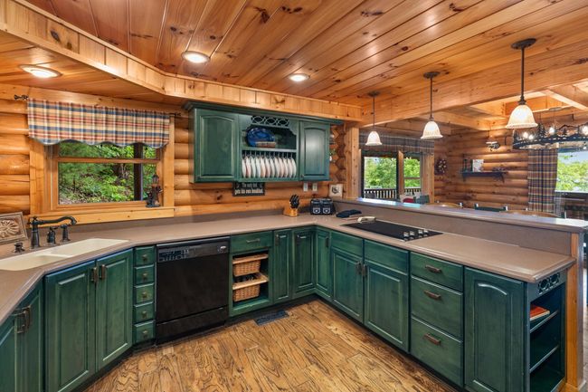 2414 Walnut Cove Way, House other with 4 bedrooms, 6 bathrooms and null parking in Sevierville TN | Image 10
