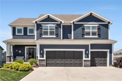 1828 Ne Ravenwood Drive, House other with 4 bedrooms, 3 bathrooms and null parking in Lee's Summit MO | Image 1