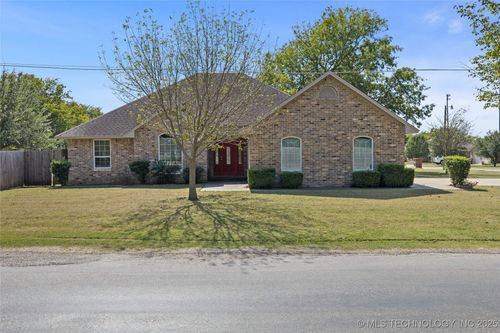 501 Mayall St, Marietta, OK, 73448-4205 | Card Image