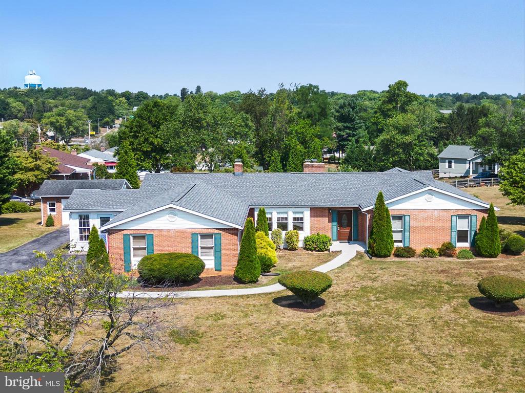 Oakland Ter, Charles Town, WV 25414