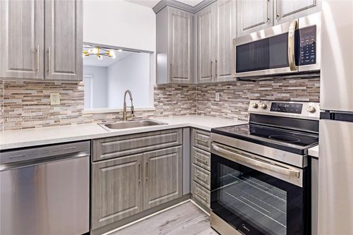 apt-302-365 Ne 125th St, North Miami, FL, 33161-4663 | Card Image