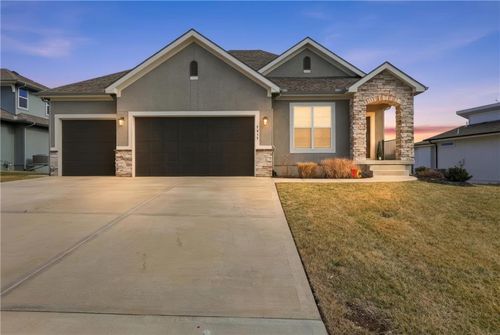 2617 Sw Hook Farm Lane, Lee's Summit, MO, 64082 | Card Image