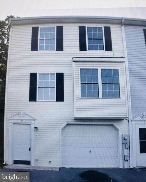11 Morningstar Dr, HEDGESVILLE, WV, 25427-5300 | Card Image