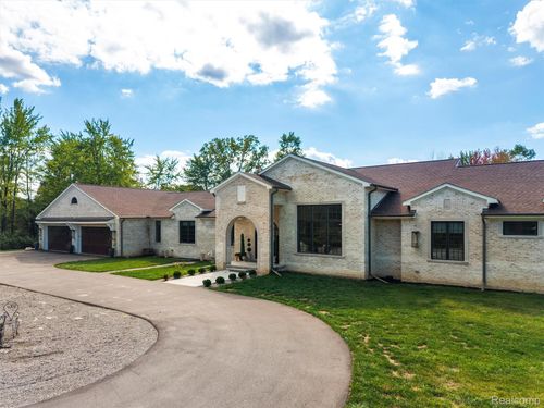 8799 S Rushton Rd, South Lyon, MI, 48178-9618 | Card Image