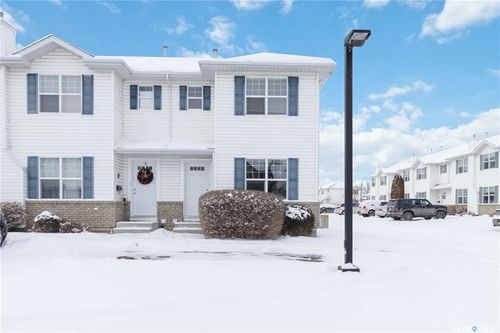 33-102 Pawlychenko Lane, Saskatoon, SK, S7V1G9 | Card Image