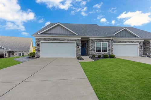 16 Pinehurst Pl, Beaver, PA, 15009-8579 | Card Image