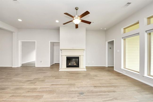 13208 Sage Meadow Ln, House other with 3 bedrooms, 2 bathrooms and 2 parking in Pearland TX | Image 8