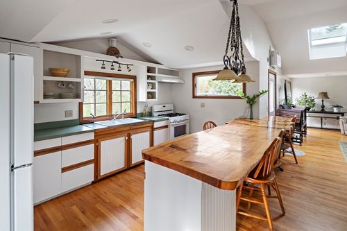 496 Lamberts Cove Rd, West Tisbury, MA, 02575-5345 | Card Image