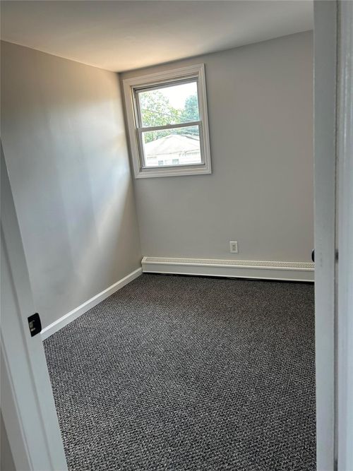 apt-2-27 Willoughby Pl, West Islip, NY, 11795-4519 | Card Image