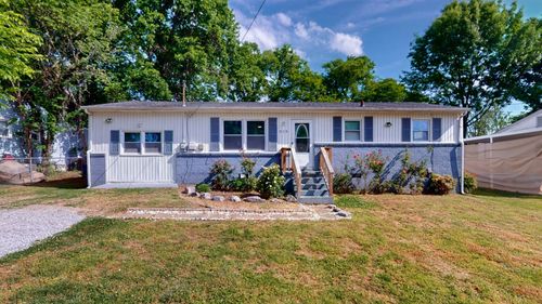 215 Chestnut Dr, Shelbyville, TN, 37160-2401 | Card Image