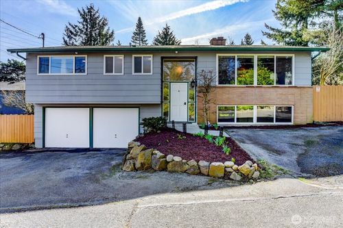 11242 A Fremont Ave N, Seattle, WA, 98133-8231 | Card Image